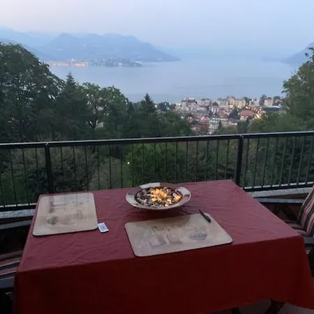 La Bella Vista Penthouse アパート ストレーザ